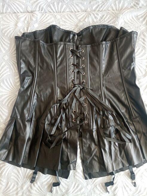 Lateksowy gorset z halterami plus size