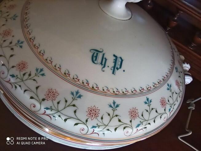 Waza z monogramem Th. P. Zamiast typowej sygnatury złotymi l