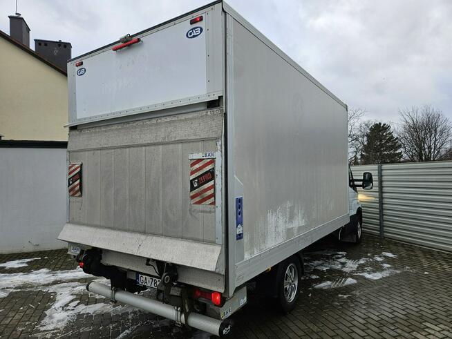 Iveco Daily 35S15 2.3 145KM bezwypadek NISKI PRZEBIEG winda FV 23% KONTENER