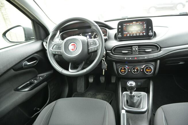 Fiat Tipo 1.4 95KM hatchback LED Navi Kamera Czujniki Alufelgi