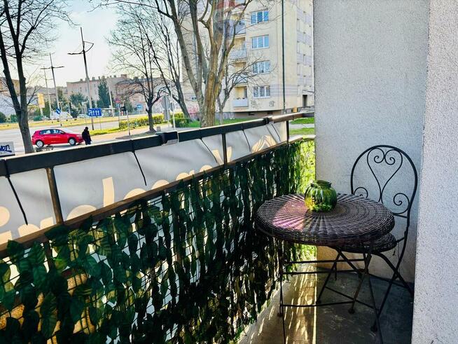 Komfortowe mieszkanie z dużym balkonem w centrum