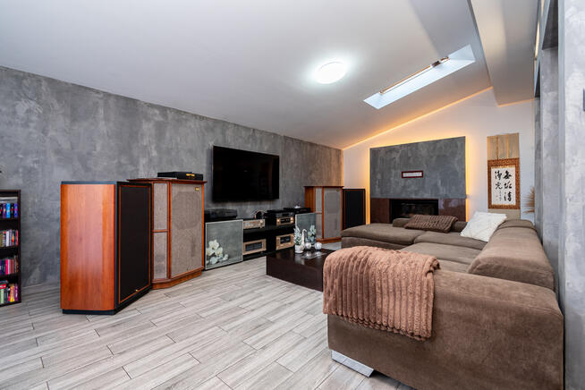 Na sprzedaż przestronny dom parterowy z garażem