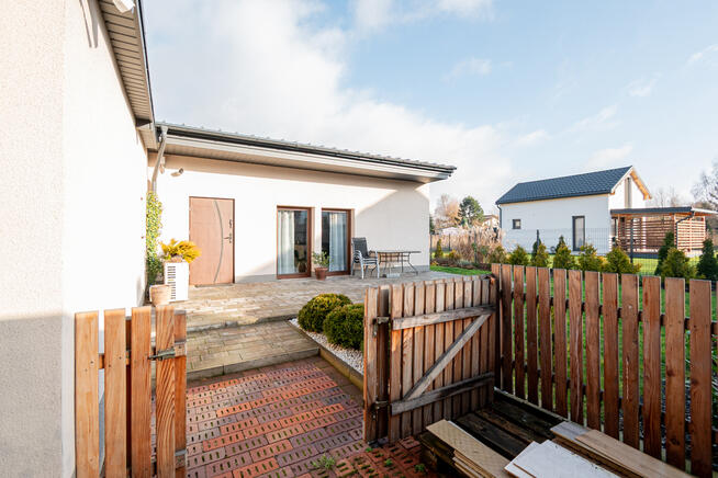 Na sprzedaż przestronny dom parterowy z garażem