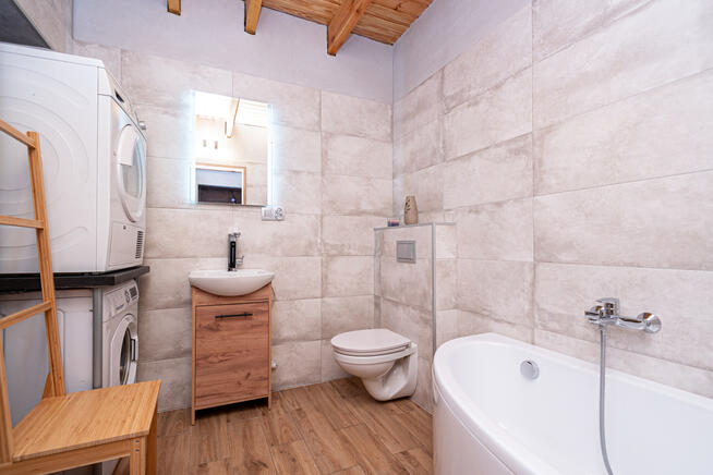 Na sprzedaż przestronny dom parterowy z garażem