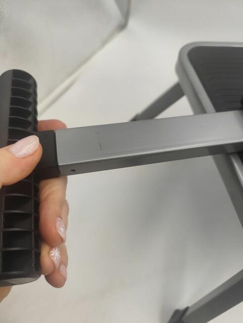 składany stopień z poręczą antypoślizgowy