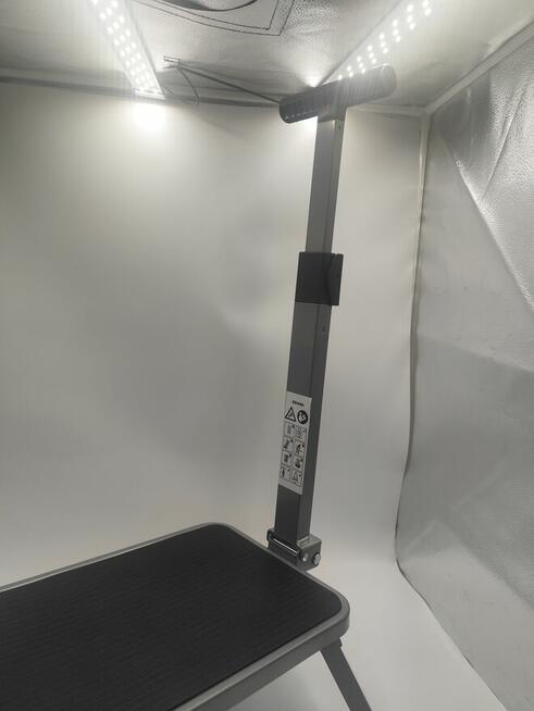 składany stopień z poręczą antypoślizgowy