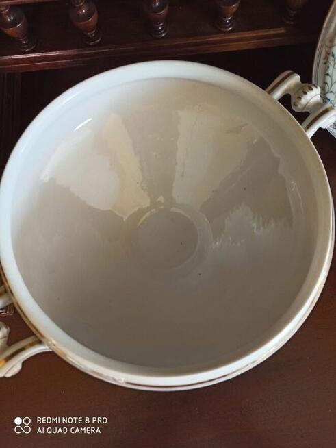 Waza z monogramem Th. P. Zamiast typowej sygnatury złotymi l