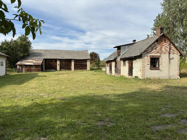 Siedlisko / dom + budynki gospodarcze w Sobieszyn, 1 h dojaz
