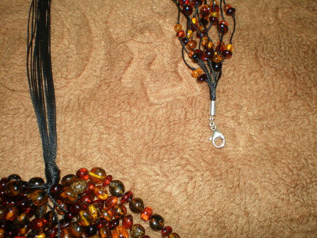 Sprzedam naszyjnik i bransoletkę z bursztynu używane.