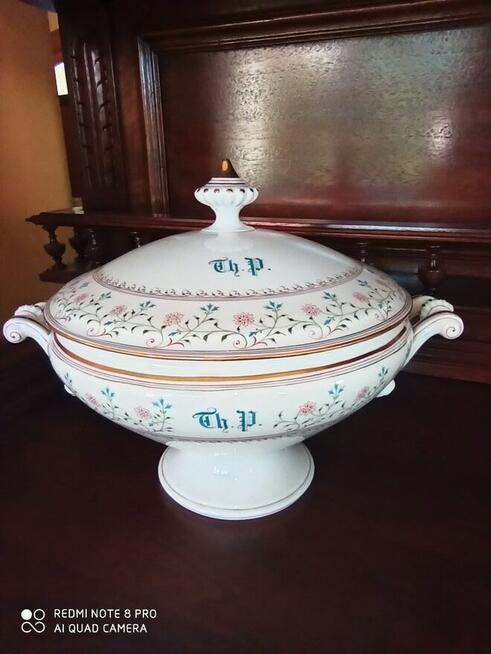 Waza z monogramem Th. P. Zamiast typowej sygnatury złotymi l