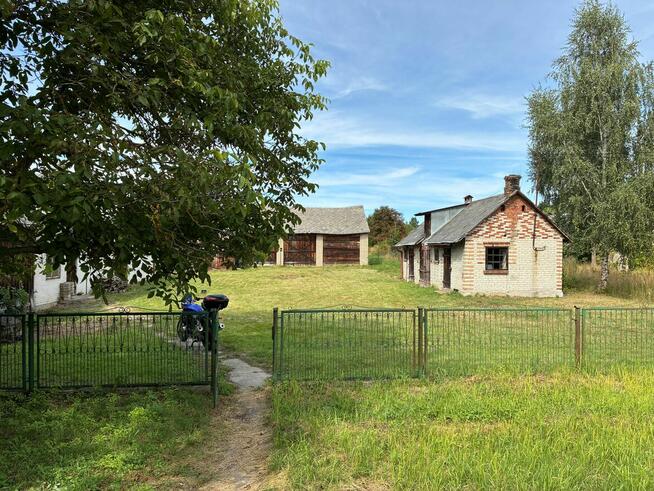 Siedlisko / dom + budynki gospodarcze w Sobieszyn, 1 h dojaz