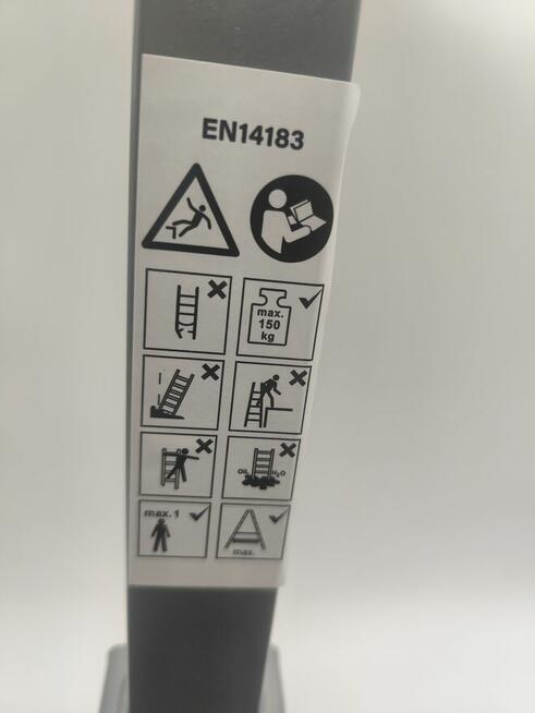 składany stopień z poręczą antypoślizgowy