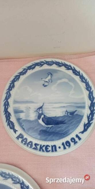 Talerz- patera. Został zaprojektowany przez Achtona Friisa i