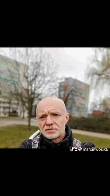 DEGENERAT, ZNISZCZONY. SAMOTNY.