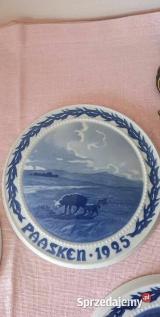 Talerz- patera. Został zaprojektowany przez Achtona Friisa i