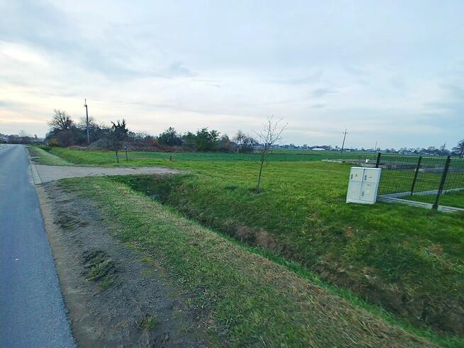 Działka budowlana o powierzchni 3000m2 z rozpoczęta budową D