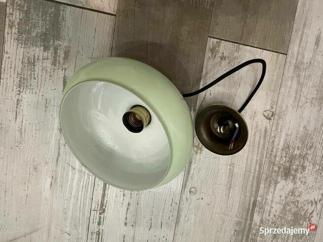 Stara lampa wisząca z kloszem