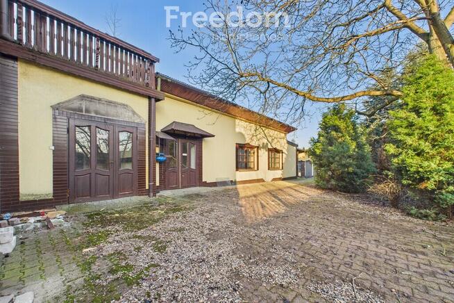 Budynek mieszkalno-usługowy na dużej działce