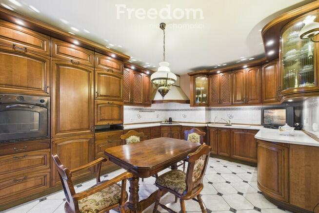 Budynek mieszkalno-usługowy na dużej działce