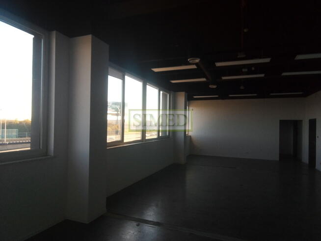 Przestrzeń w byłej fabryce wys 4m ,dostęp 24h