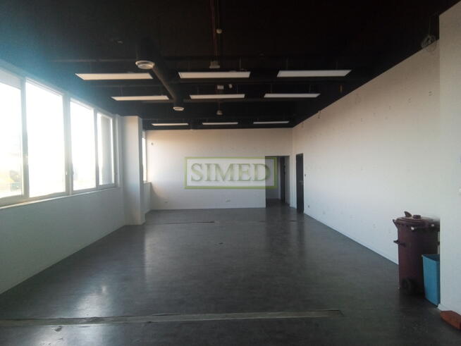 Przestrzeń w byłej fabryce wys 4m ,dostęp 24h