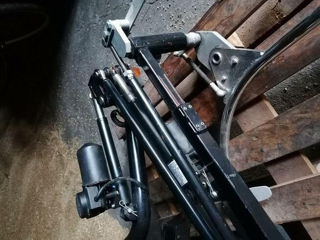 Robot r11 załadunek wózka inwalidzkiego do bagażnika samocho