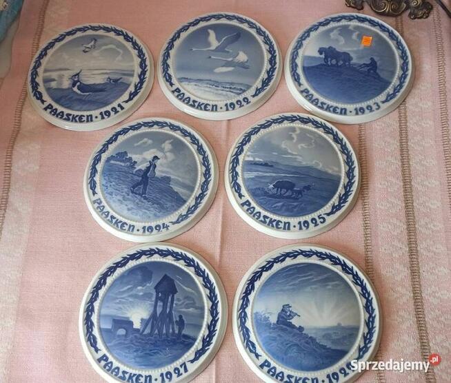 Talerz- patera. Został zaprojektowany przez Achtona Friisa i