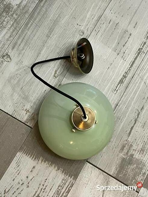 Stara lampa wisząca z kloszem