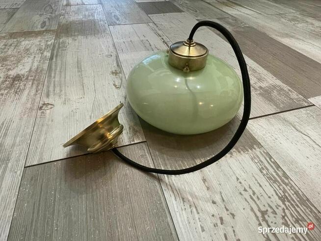 Stara lampa wisząca z kloszem