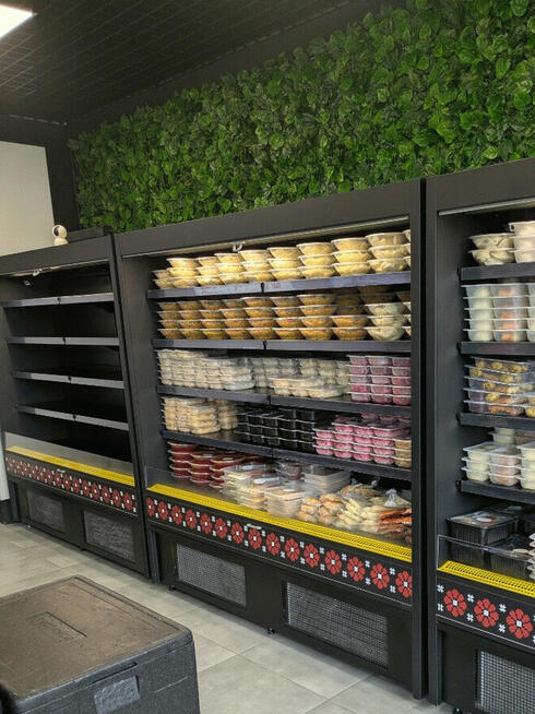 Oklejanie mebli, okna folią — szybkie i estetycznie, w dobrej