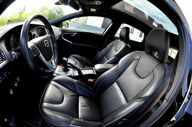 Volvo V40 2.0 T2 122KM RDesign Panorama Skóra Full Led Kamera Digital