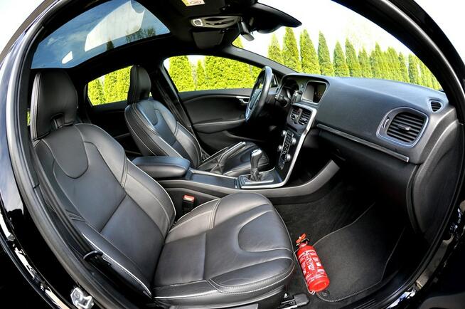 Volvo V40 2.0 T2 122KM RDesign Panorama Skóra Full Led Kamera Digital