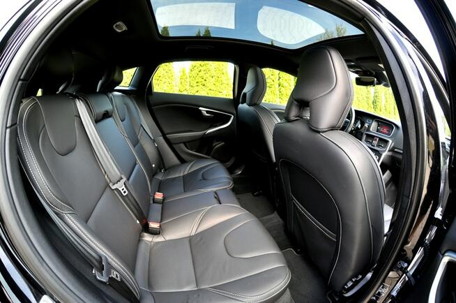 Volvo V40 2.0 T2 122KM RDesign Panorama Skóra Full Led Kamera Digital