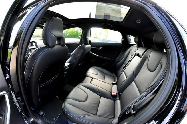 Volvo V40 2.0 T2 122KM RDesign Panorama Skóra Full Led Kamera Digital