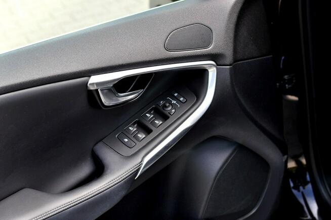 Volvo V40 2.0 T2 122KM RDesign Panorama Skóra Full Led Kamera Digital