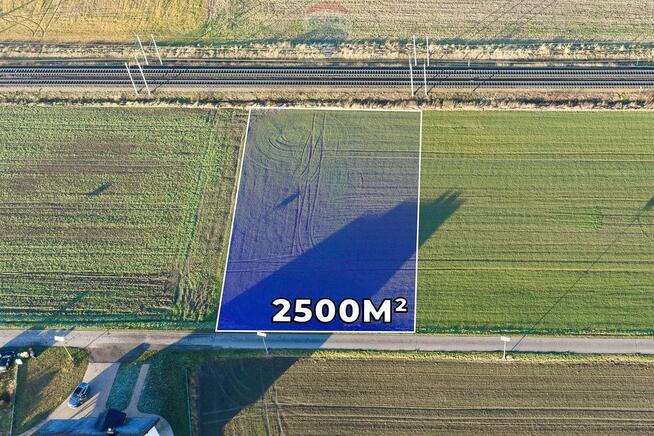 Działka 2.500 m², możliwość zabudowy mieszkaniowej