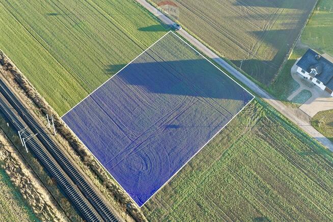 Działka 2.500 m², możliwość zabudowy mieszkaniowej