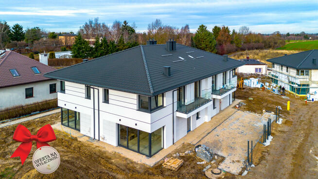 Dom Lublin Szerokie, Ustronna