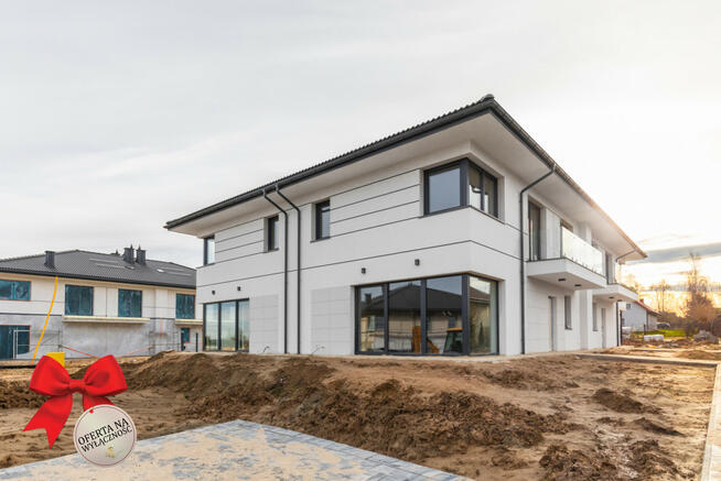 Dom Lublin Szerokie, Ustronna