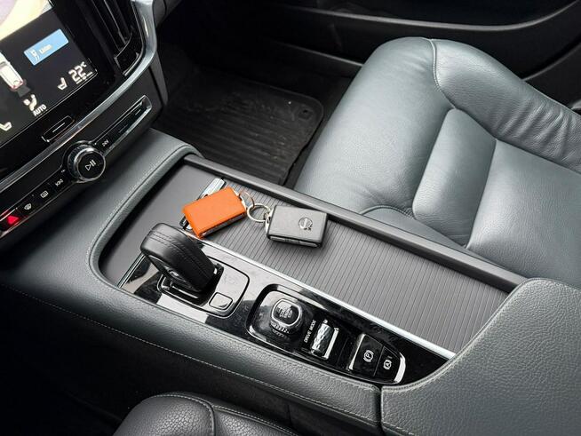 Volvo V90 2.0-198KM Bogate wyposażenie Okleina- kolor czarny