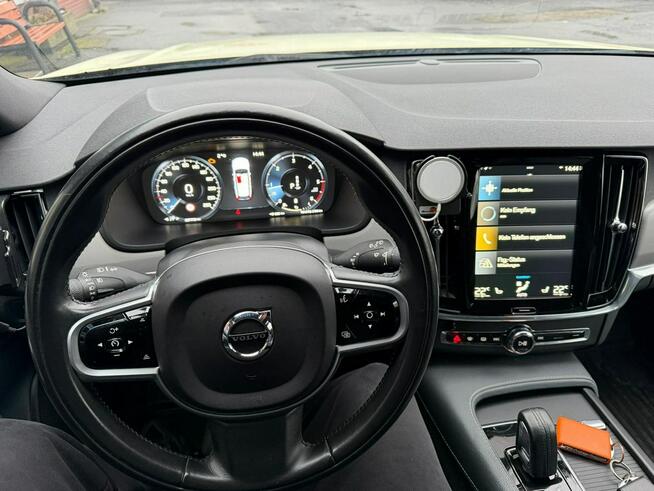 Volvo V90 2.0-198KM Bogate wyposażenie Okleina- kolor czarny