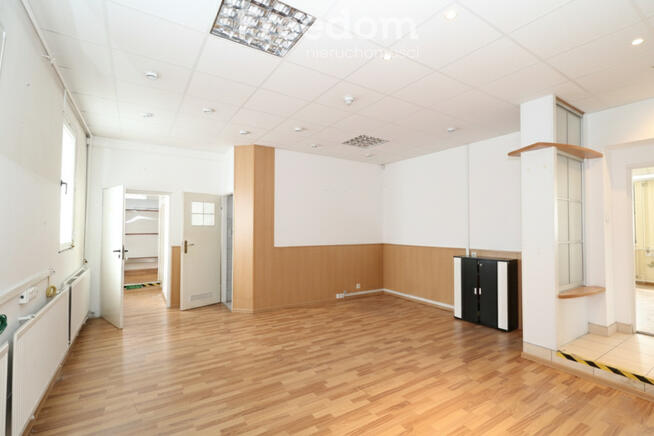 Lokal Usługowo-Biurowy z Prywatnym Placem, Młodych