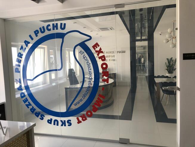 Folia inteligentna z aktywnym Logo + ścianka szklana