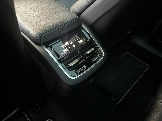 Volvo XC 60 XC60 R-design 2.0D5 235KM Automat Navi Kamery360 Panorama HAK Harman/K