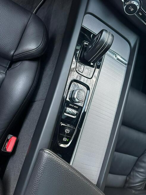 Volvo XC 60 XC60 R-design 2.0D5 235KM Automat Navi Kamery360 Panorama HAK Harman/K