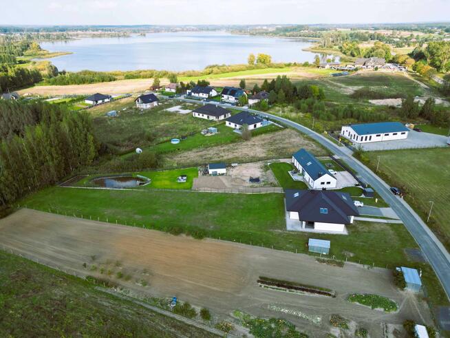 dom przy jeziorze z dużą działką