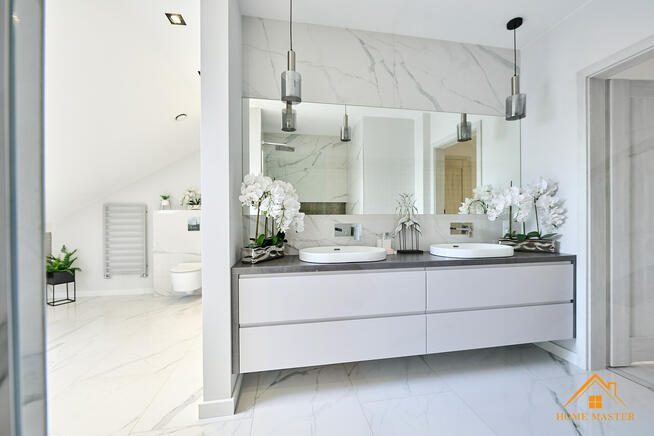 dom przy jeziorze z dużą działką