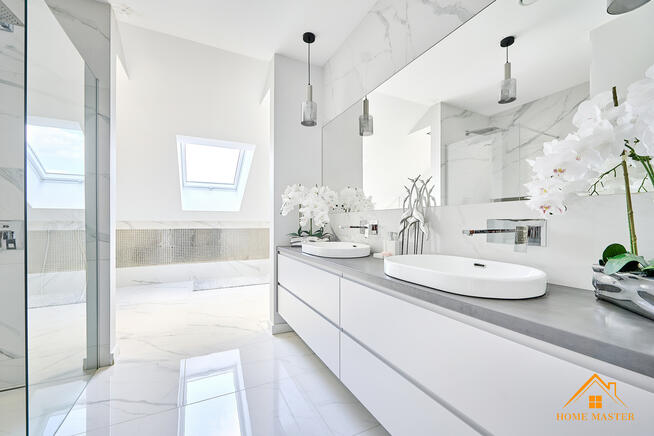 dom przy jeziorze z dużą działką