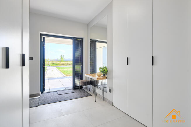 dom przy jeziorze z dużą działką