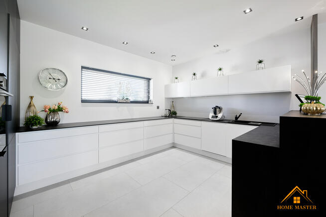 dom przy jeziorze z dużą działką